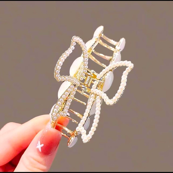 Gorgeous Metal Hair Clam - Picture 2 of 3